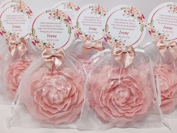 Lembrancinha de Aniversário 70 Anos: Sabonete Flor Peônia
