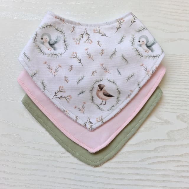 Kit 3 Babadores Bandana Premium para bebê - Passarinhos no Jardim
