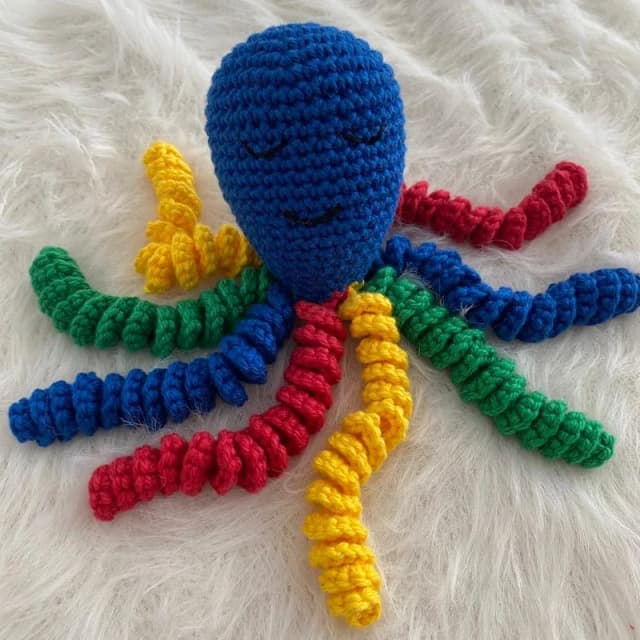 Polvo amigurumi neutro