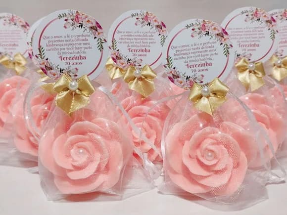 Lembrancinha de Aniversário 70 Anos: Sabonete Rosa Luxo