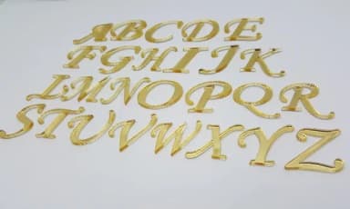 Aplique Letra Acrílico Espelhado Dourado de 2cm Pct 7 Unids