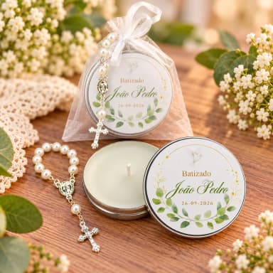 36 unidades Lembrancinha Batizado Vela Aromática na Latinha com Terço e Saco do Organza - Trabalhamos com qualquer tema - Informar o tema no chat