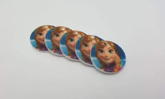 7 Pingentes da Princesa Anna de Frozen em Acrílico com 2,1cm