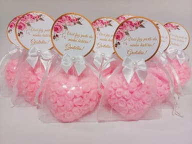 Lembrancinha de Aniversário 70 Anos: Sabonete Coração Floral